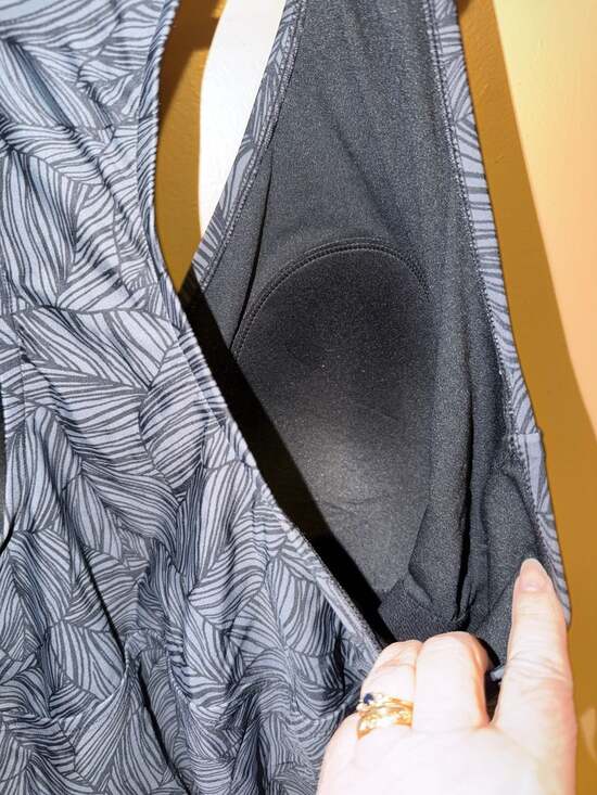 Kona Sol Women's Pl SZ 24W  V-Neck Racerback Tankini Swim Top Black Gray Leaves - Picture 4 of 5